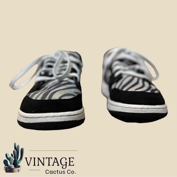 Jordan 1 Low - Zebra Print Sneakers - Great Condition - Picture 5 of 16